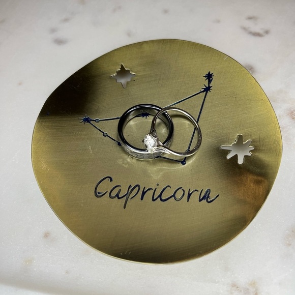 ✨ Anthropologie Zodiac Jewelry Holder in Gold , Capricorn ✨ - Picture 7 of 7